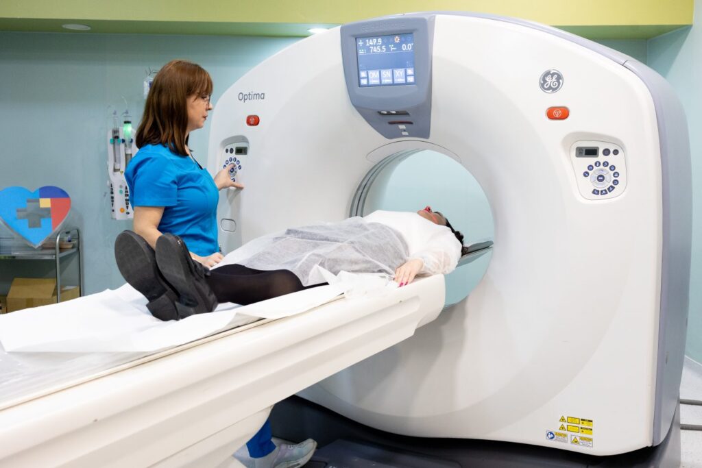 boala-de-inima-care-poate-fi-confundata-cu-infarctul-ce-arata-rmn-ul-cardiac-si-cand-este-recomandat-–-hotnews.ro
