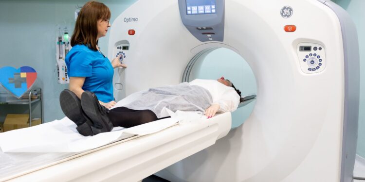 boala-de-inima-care-poate-fi-confundata-cu-infarctul-ce-arata-rmn-ul-cardiac-si-cand-este-recomandat-–-hotnews.ro