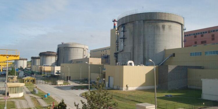 reactorul-1-de-la-cernavoda-va-fi-oprit-din-cauza-debitului-extrem-de-scazut-al-dunarii-concluziile-dupa-comandamentul-energetic-convocat-de-bolojan-–-hotnews.ro