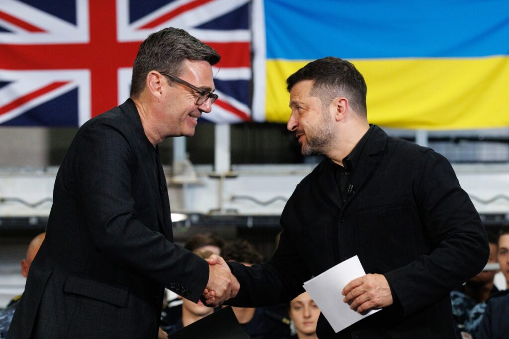 burnham-ii-furnizeaza-lui-zelenski-tehnologie-militara-ce-este-mantia-de-piatra-–-hotnews.ro