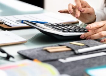 semnatura-care-a-permis-statului-sa-ti-fure-salariul-inainte-sa-l-vezi-–-hotnews.ro