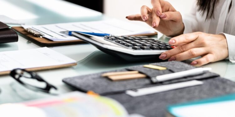 semnatura-care-a-permis-statului-sa-ti-fure-salariul-inainte-sa-l-vezi-–-hotnews.ro