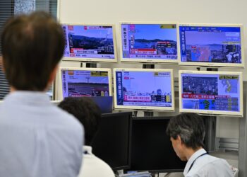 numarul-victimelor-decedate-in-cutremurul-din-japonia-a-ajuns-la-13/-echipele-de-salvare-scot-oameni-din-centrul-comercial-prabusit-–-hotnews.ro