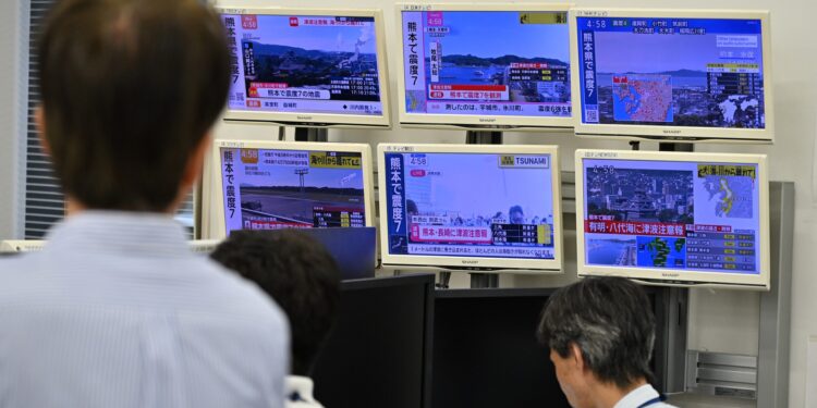 numarul-victimelor-decedate-in-cutremurul-din-japonia-a-ajuns-la-13/-echipele-de-salvare-scot-oameni-din-centrul-comercial-prabusit-–-hotnews.ro