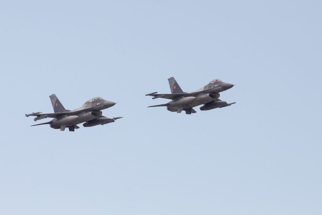 drone-reperate-la-granita-de-radarele-armatei-doua-aeronave-f-16-trimise-in-misiune-–-hotnews.ro