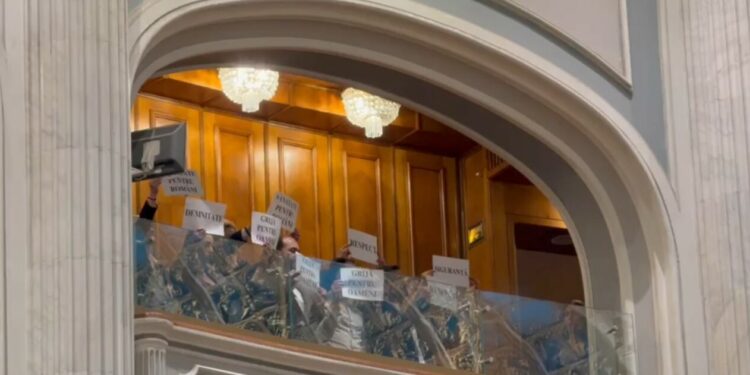 rogobete-a-adus-grevistii-din-sanatate-in-parlament.-greva-din-sanatate-continua
