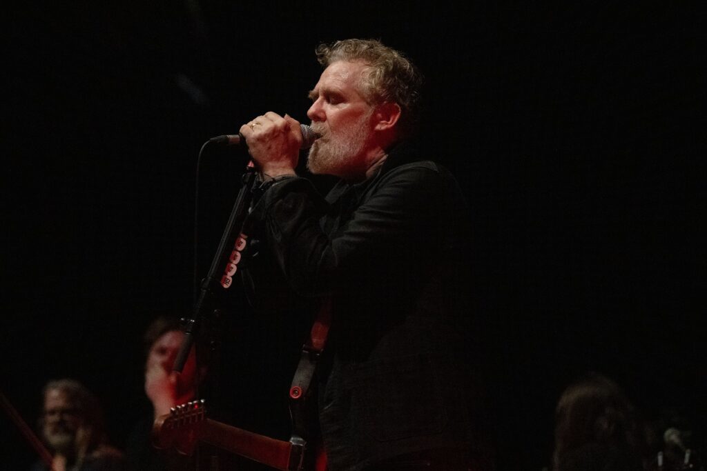 cantaretul-premiat-cu-oscar-glen-hansard-a-murit-intr-un-accident-de-motocicleta-–-hotnews.ro