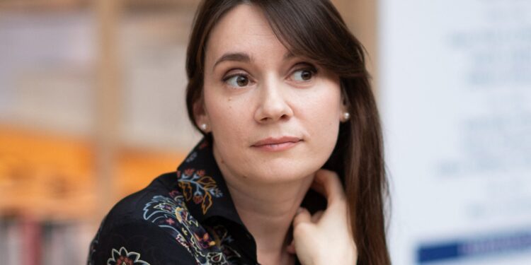franta-o-expulzeaza-pe-o-cunoscuta-jurnalista-rusa,-fosta-sefa-a-rt-france-angajatorii-sai-acuza-o-incalcare-deosebit-de-grava-a-libertatii-de-exprimare-–-hotnews.ro