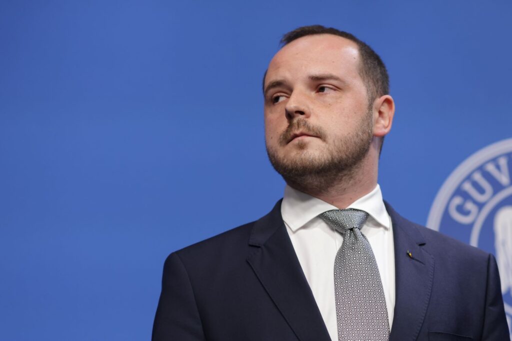 replica-din-usr,-dupa-ce-rogobete-a-catalogat-o-drept-epilatoare-sefa-pe-o-fosta-ministra-a-sanatatii:-nu-a-prea-practicat-el-medicina-–-hotnews.ro