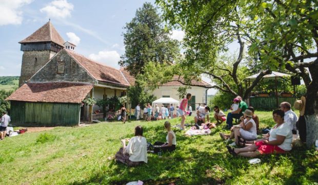 destinatia-de-poveste-din-romania-care-renaste-in-august:-de-la-concerte-in-biserici-pana-la-filme-horror-in-sate
