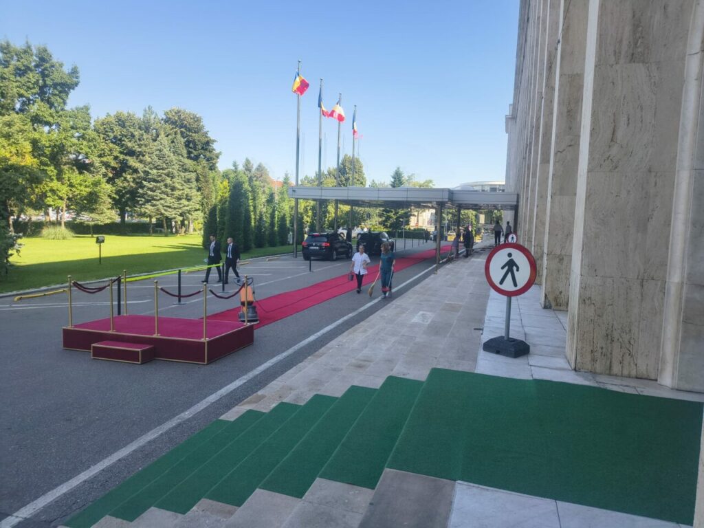 covorul-rosu,-pregatit-la-guvern-pentru-premierul-republicii-moldova,-vasile-tofan