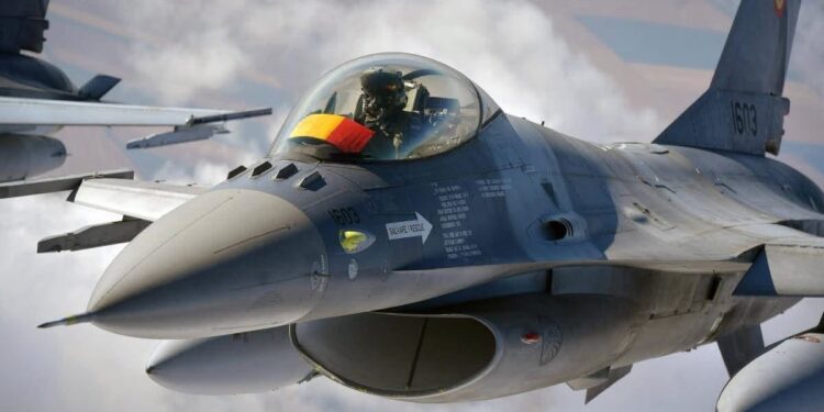 video-primele-declaratii-ale-pilotului-roman-de-f-16-care-a-doborat-doua-drone-n-am-stiut-pentru-ce-decolam-–-hotnews.ro