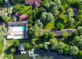 cum-arata-si-cat-costa-insula-privata-din-delta-dunarii-scoasa-la-vanzare-cu-o-reducere-de-54%.-are-si-resort-de-lux