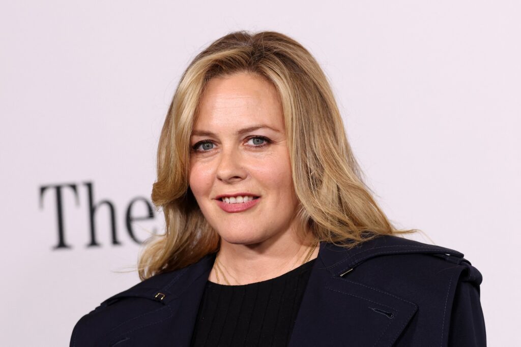 unul-dintre-cele-mai-iubite-filme-ale-anilor-90-continua-ca-serial-alicia-silverstone-isi-reia-rolul-care-a-facut-o-celebra-–-hotnews.ro
