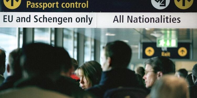 decizie-majora-a-italiei:-suspenda-acordul-schengen-cu-spania,-dupa-situatia-critica-din-ceuta-si-alte-tari-ue-cer-excluderea-din-spatiul-de-libera-circulatie-–-hotnews.ro