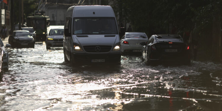noi-alerte-meteo-de-canicula-si-furtuni-harta-zonelor-sub-avertizari-cod-galben-si-portocaliu-–-hotnews.ro