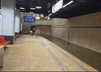 inundatie-la-metrou-dupa-o-ora-de-functionare-a-pompelor-de-la-piata-victoriei-2,-nivelul-apei-a-scazut-cu-doar-5-centimetri.-cand-va-circula-metroul