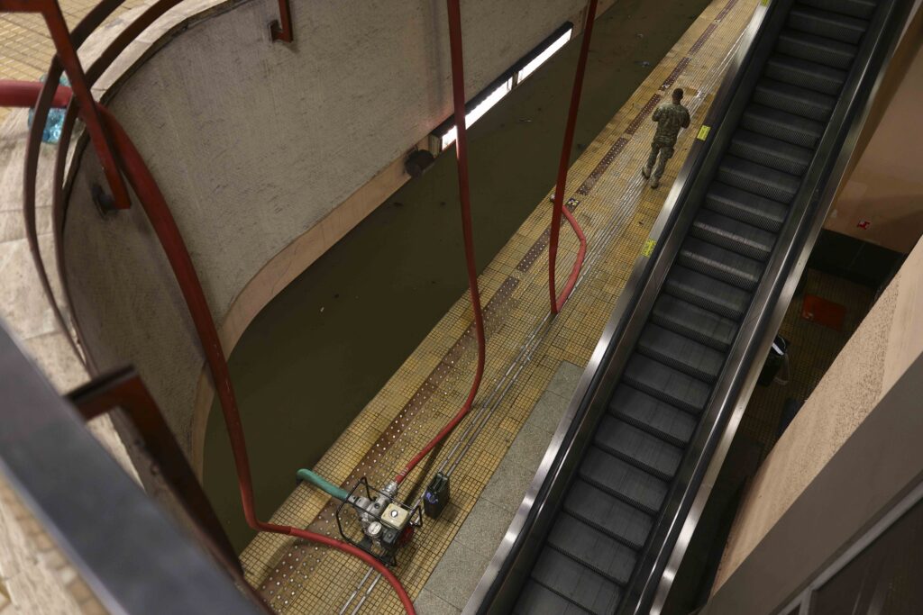 cand-se-deschide-statia-de-metrou-piata-victoriei-2-imagini-din-subteran,-publicate-de-ministrul-transporturilor-–-hotnews.ro
