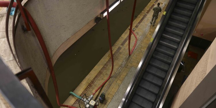 cand-se-deschide-statia-de-metrou-piata-victoriei-2-imagini-din-subteran,-publicate-de-ministrul-transporturilor-–-hotnews.ro