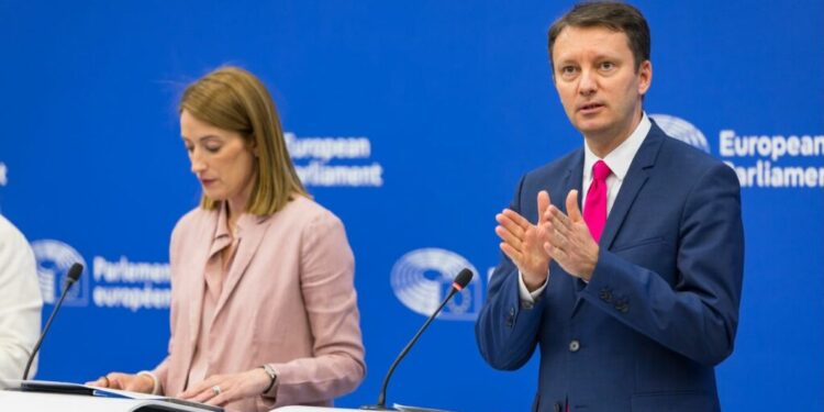 ironia-lui-siegfried-muresan-dupa-ce-psd-a-anuntat-ca-va-reclama-pnl-la-bruxelles:-este-partidul-condus-de-premierul-oug-13