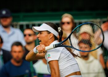 sorana-cirstea-isi-continua-parcursul-la-wimbledon,-dupa-o-noua-victorie-in-minimum-de-seturi-romanca,-in-fata-unei-premiere-–-hotnews.ro