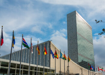 un-barbat-cu-steag-tibetan-a-murit-dupa-ce-si-a-dat-foc-in-fata-sediului-onu-din-new-york-–-hotnews.ro