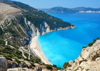 tot-ce-trebuie-sa-stii-despre-una-dintre-cele-mai-periculoase-plaje-din-grecia:-nu-e-potrivita-pentru-copii