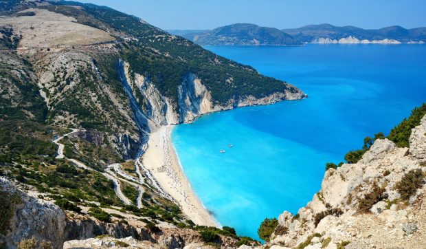 tot-ce-trebuie-sa-stii-despre-una-dintre-cele-mai-periculoase-plaje-din-grecia:-nu-e-potrivita-pentru-copii