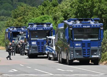 mobilizare-de-proportii-a-politiei-germane-pentru-congresul-afd-sunt-asteptate-proteste-violente-ale-extremistilor-de-stanga-–-hotnews.ro