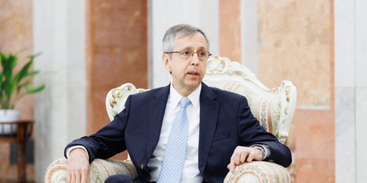 video-exclusiv-|-ambasadorul-argentinei-in-romania,-alejandro-poffo:-micii-si-sarmalele-m-au-cucerit