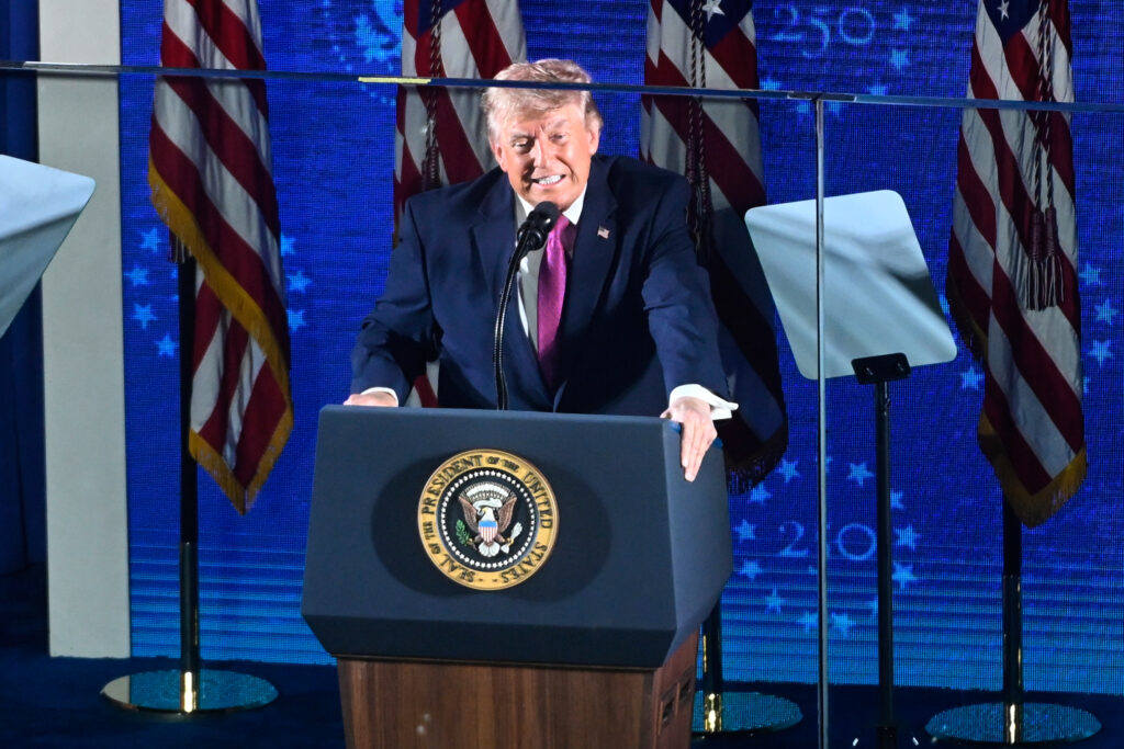 trump,-atac-politic-dur-in-discursul-de-ziua-independentei:-o-amenintare-comunista-renaste-in-sua-–-hotnews.ro