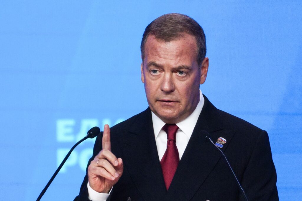 medvedev-considera-ilegale-toate-sanctiunile-impotriva-rusiei:-nu-sunt-prevazute-nicaieri,-nici-in-carta-onu-–-hotnews.ro