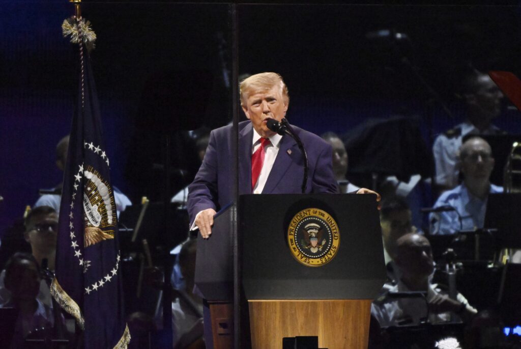 trump-saluta-epoca-de-aur-a-americii,-in-discursul-de-ziua-independentei-critici-dure-la-adresa-comunismului-–-hotnews.ro