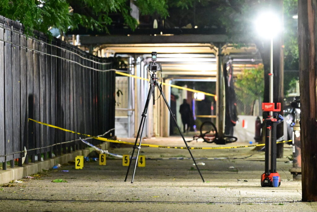 atac-armat-in-coney-island-din-new-york,-in-plina-sarbatoare-de-4-iulie-opt-victime,-intre-care-patru-copii-–-hotnews.ro