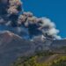 o-eruptie-a-vulcanului-etna-perturba-traficul-aerian-in-sudul-italiei-coloana-de-cenusa-a-urcat-la-1,5-kilometri-inaltime-–-hotnews.ro