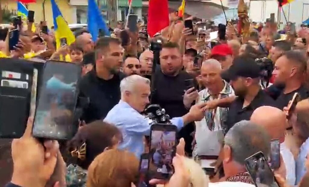 calin-georgescu,-primit-cu-flori-si-urale-la-targul-de-la-izbiceni,