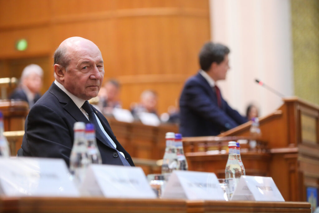 traian-basescu-critica-deciziile-lui-nicusor-dan:-in-ce-constitutie-scrie-asta?-–-hotnews.ro