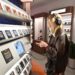 barbatul-care-a-renuntat-la-wall-street-pentru-a-vinde-carti-si-care-apoi-a-schimbat-lumea-–-hotnews.ro