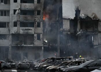 atac-masiv-la-kiev-inaintea-summitului-nato:-cladiri-in-flacari-si-imagini-dramatice-in-capitala-/-cel-putin-9-morti-si-34-de-raniti-–-hotnews.ro