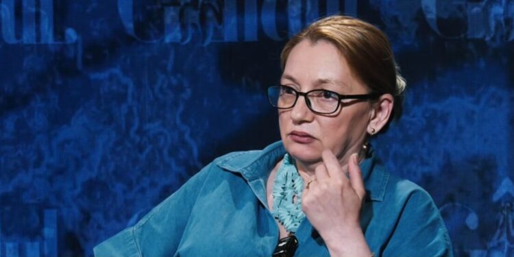 fosta-anchetatoare-diana-sarca-face-dezvaluiri-despre-atentatul-de-la-liceul-jean-monnet,-unde-invatau-si-copiii-premierului-adrian-nastase