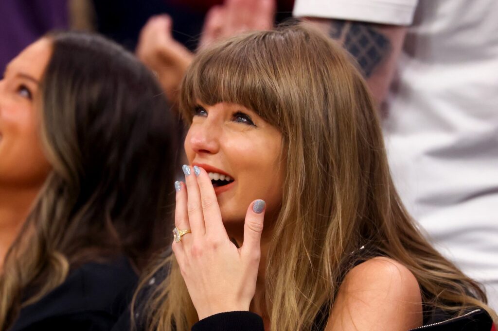 dior-si-chanel,-in-cursa-pentru-cea-mai-ravnita-rochie-de-mireasa-din-industria-modei-ce-a-ales-taylor-swift-–-hotnews.ro