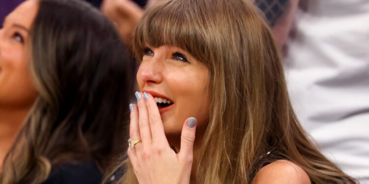 dior-si-chanel,-in-cursa-pentru-cea-mai-ravnita-rochie-de-mireasa-din-industria-modei-ce-a-ales-taylor-swift-–-hotnews.ro