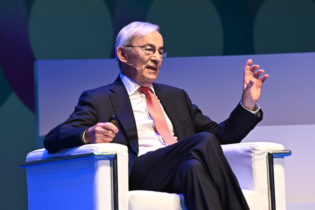 un-economist-premiat-cu-nobel-toarna-apa-rece-pe-marea-promisiune-a-companiilor-de-ai-–-hotnews.ro