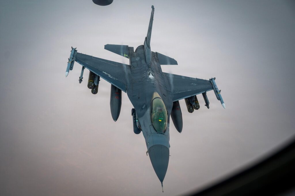 armata-americana-a-lansat-o-serie-de-lovituri-puternice-impotriva-iranului,-dupa-atacurile-asupra-unor-petroliere-uriase-in-stramtoarea-ormuz-–-hotnews.ro