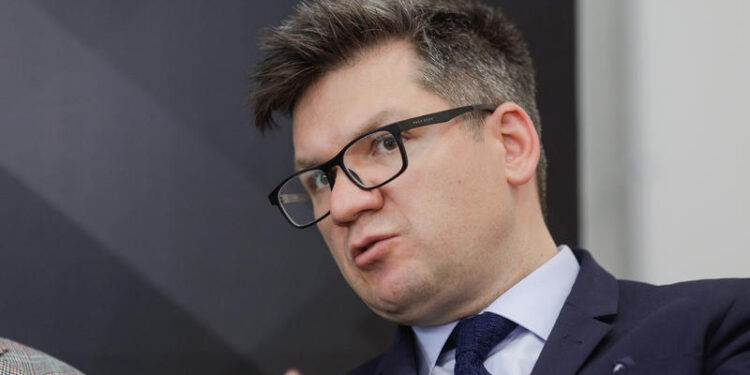un-clip-al-parlamentarului-aur-mihail-neamtu,-in-care-erau-promovate-suplimente-cu-luteina,-eliminat-prin-decizia-cna-–-hotnews.ro