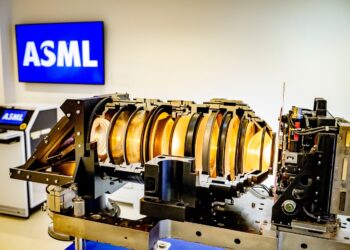 a-ajuns-cea-mai-importanta-masina-din-lume-in-china?-povestea-sfantului-graal-al-semiconductorilor-care-decide-cursa-pentru-ai-–-hotnews.ro