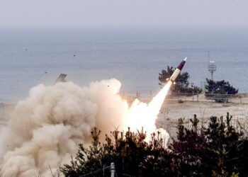 lockheed-martin-si-rheinmetall-vor-produce-in-europa-racheta-balistica-pe-care-o-are-si-romania-in-dotare-–-hotnews.ro