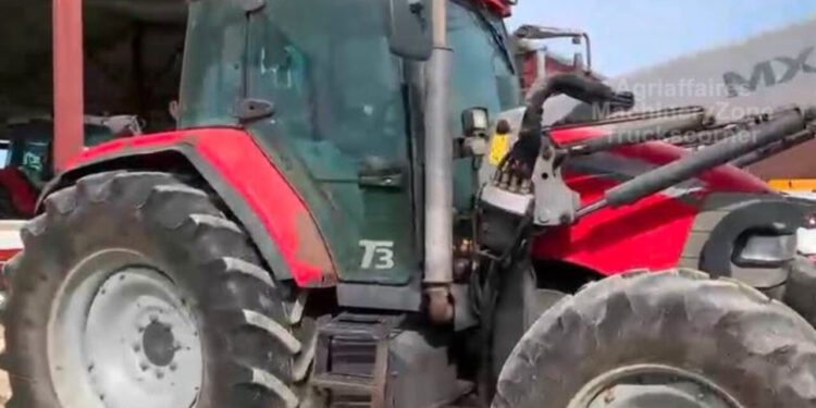 galerie-foto:-cat-mai-costa-un-tractor-second-hand-acum,-in-iulie-2026.-cate-ore-a-fost-folosit-utilajul-fabricat-in-2012