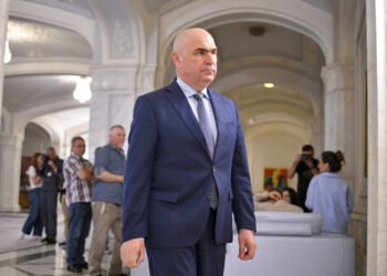 tribunalul-bucuresti-da-dreptate-contestatarilor-lui-ilie-bolojan-si-suspenda-hotararile-congresului-extraordinar-al-pnl