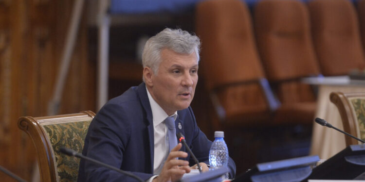 liderul-senatorilor-psd-lanseaza-acuzatii-la-adresa-pnl-si-aur:-bolojan-s-a-inteles-cu-simion-pentru-anticipate